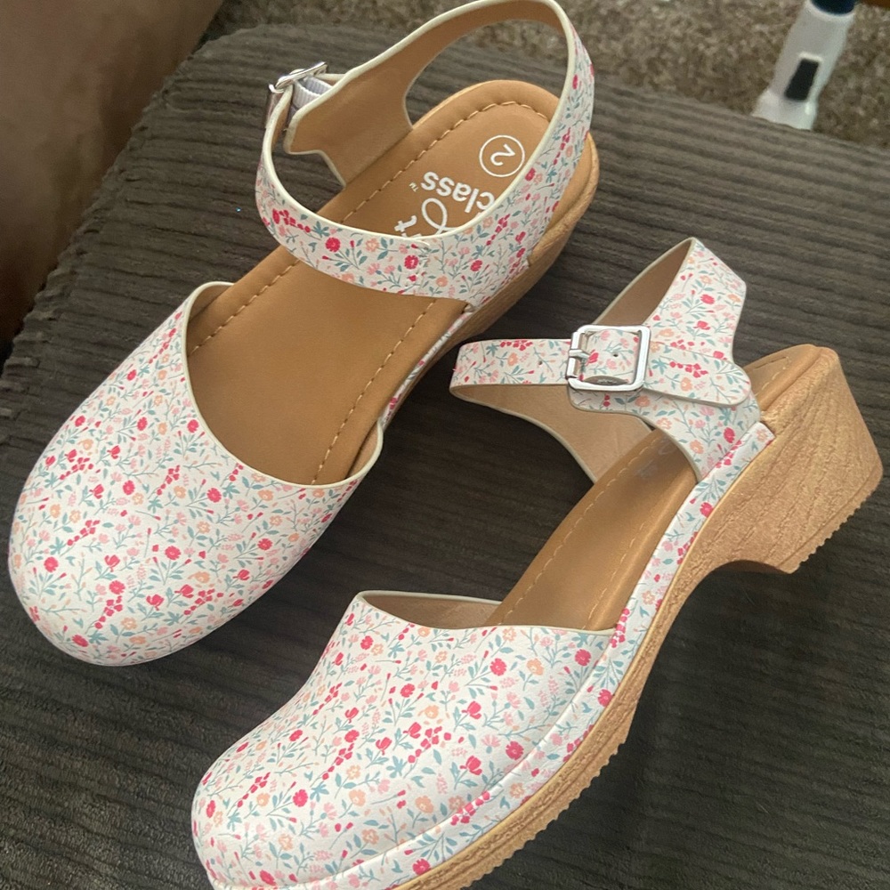 Floral sandals